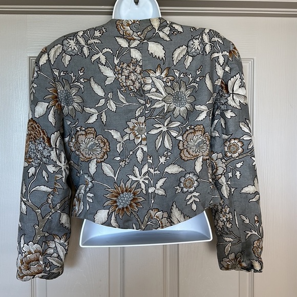 Vintage Giorgio Armani Short Wrap Jacket, Blazer, Linen &
Cotton - Picture 2 of 6